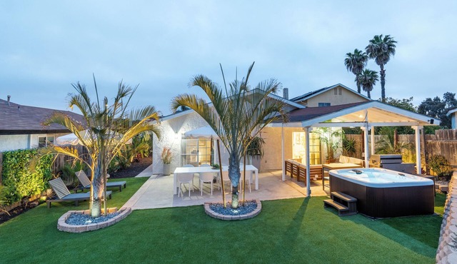 Mountain Views/Hot Tub/Arcade Games/Luxury Home!