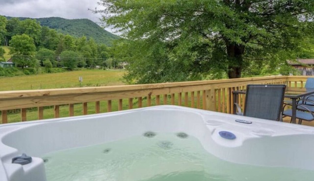 Mountain Views, Hot tub & Fire Pit @ Bluebird Cottage