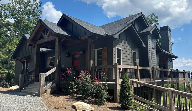 Mountain Views, Hot Tub, Multiple Fireplaces, Arcades, 15 mins to DT Ellijay!