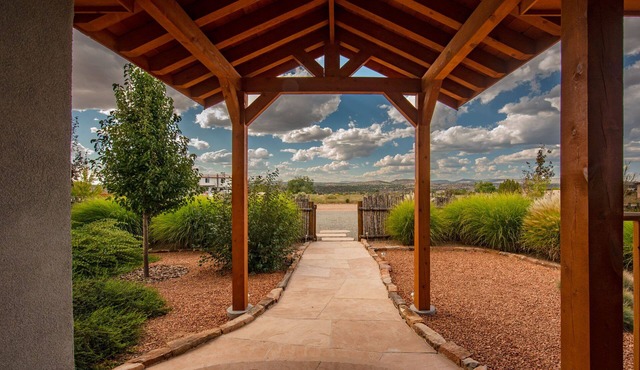 Mountain Views, Hot Tub, Fire Pit, Deck, Hammocks, A/C!