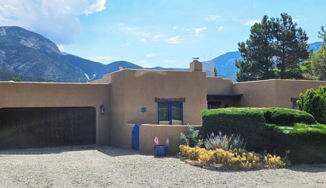 Mountain Views Hot Tub Access to Tennis Court and Indoor Pool