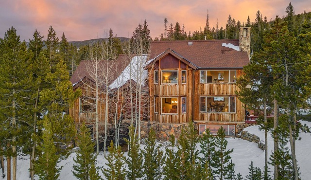 Mountain Views + Hot Tub + Pet Friendly + Ski Shuttle - Alpenglow Peaks Lodge