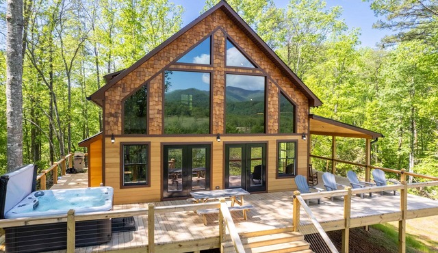 Mountain Views - Hot Tub - Fire Pit - Motorcycle easy access