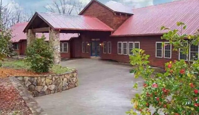 Mountain views in 10,000 sq. ft. home, perfect for vacations, retreat and events