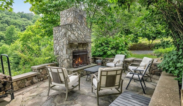Mountain Views - Indoor & Outdoor Wood Burning Fireplaces - Close to Grayson Highlands