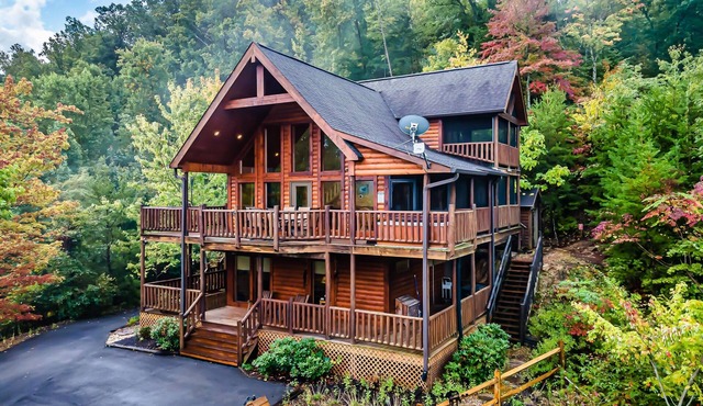 Mountain Views! Luxury 5-STAR Cabin! Hot Tub & Private Hiking into GSMNP