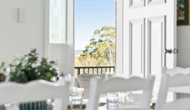 Mountain Views Milton - renovated home near village