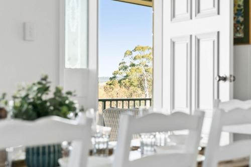 Mountain Views Milton - renovated home near village