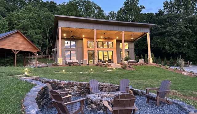 Mountain Views/New Barndominium/16+ppl/Mins to Downtown & Wineries/2 Sep Homes