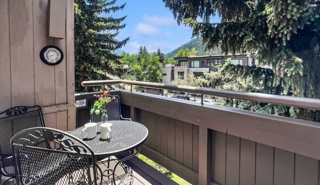 Mountain Views On Main St Aspen. Walk to Everything! Balcony, Elevator, Covered Parking & HT