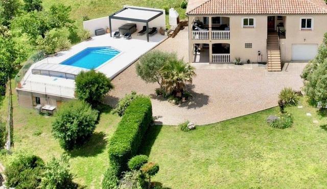 Mountain views with Heated pool and optional Jacuzzi. South of France