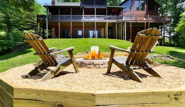 Mountain Views with Hot Tub, Fire Pit, Pool Table