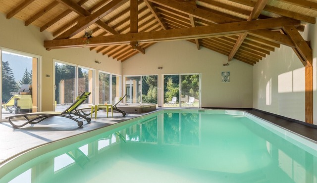*Mountain villa with swimming pool & jacuzzi for relaxing with family or friends.