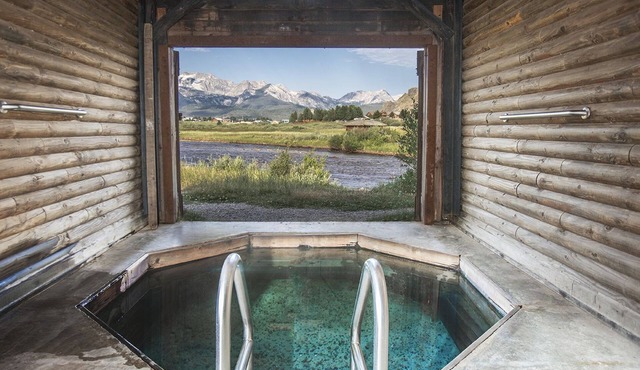 Mountain Village Lodge