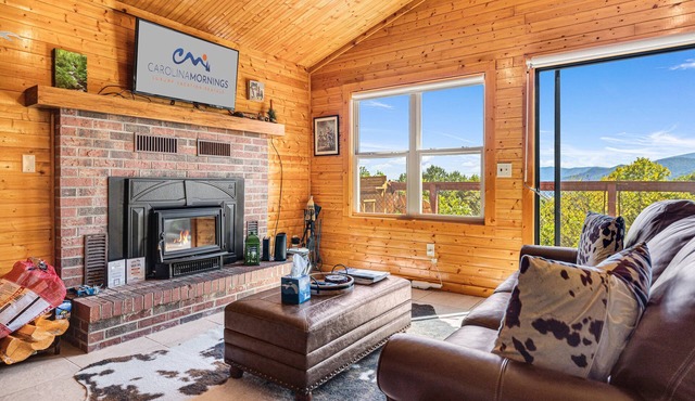 Mountain Vista | Hot Tub, Views & 2 Decks🌄 Near Waynesville + Biltmore Pass