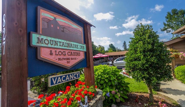 Mountainaire Inn and Log Cabins
