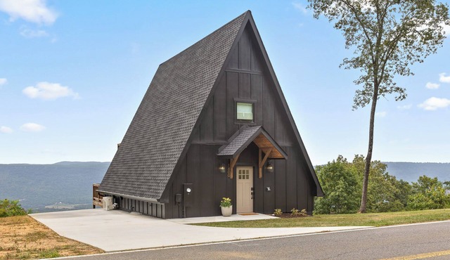 Mountain’s Edge by Appalachian A-Frames, Mountain View, Hot Tub, WiFi