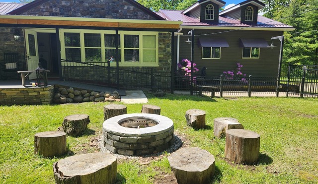 mountains, near Falling Water, Ohiopyle, hot tub, hiking, caverns, golf close by