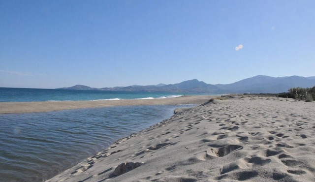 Mountains & sea: Charming apartment with terrace and pool on a wooded mountainside