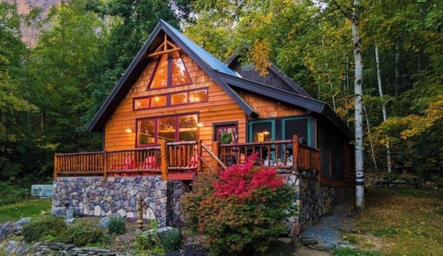 Mountainside Cabin Hot Tub & Fireplace Serenity Less than 2 miles to Lake George