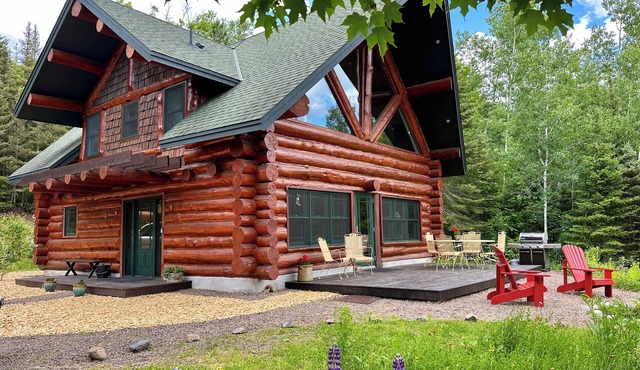 Mountainside Log Cabin on Caribou Lake
