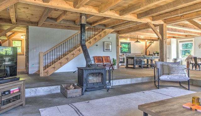 Mountainside Retreat with Stunning Views