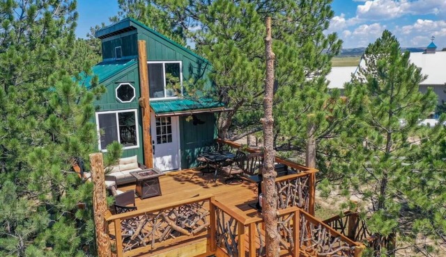 Mountainside Tree House Retreat