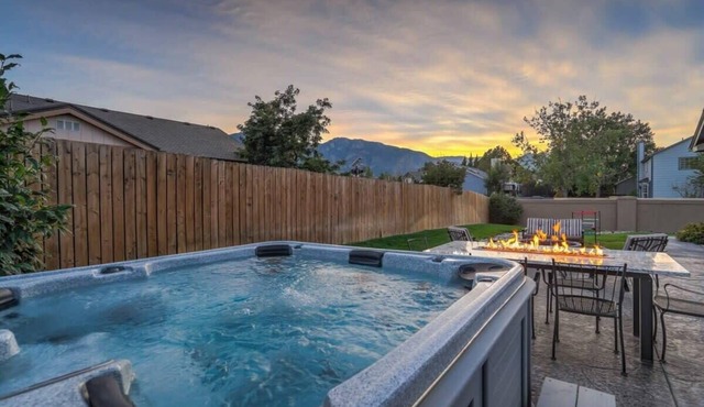 Mountainside View Firepit & Hot Tub near Broadmoor