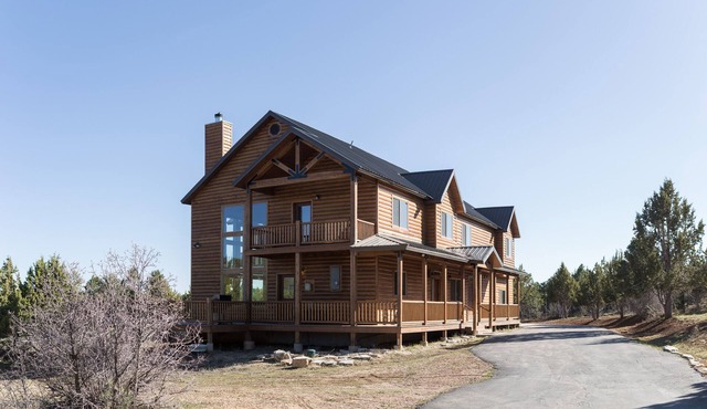 MountainStarCabin - Lrg Cabin boarders Zion NP - Happy Place for Gathering