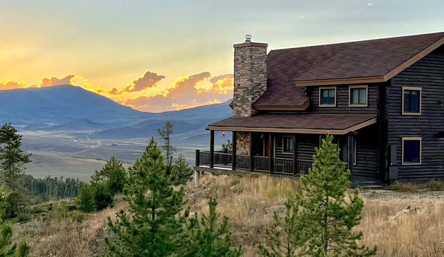 Mountaintop Cabin-secluded but close to everything!