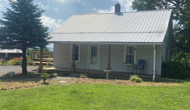 Mountaintop Cottage at near 3500 ft, close to Grayson Highlands & the New River