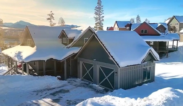 Mountaintop getaway right above Winter Park, CO