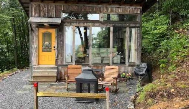 Mountaintop Glamping Cabin,Views!