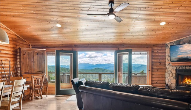 Mountaintop Log Cabin-Extraordinary Views! Hot Tub-20 Minutes To Downtown AVL