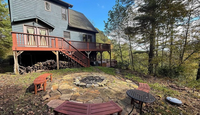 Mountaintop Memories -3BR/3BA cabin w/Hot Tub, Game Room, Gas F/P