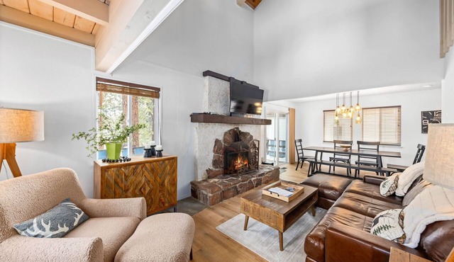 Mountaintop Retreat | 5 Minute Stroll From Diamond Peak Ski Resort
