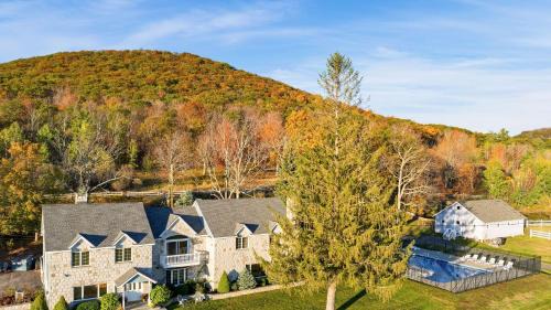 Mountainview Estate by AvantStay