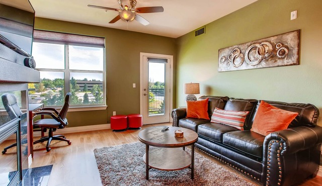 MountainViews Walk 2 Lightrail Luxury Condo in DTC