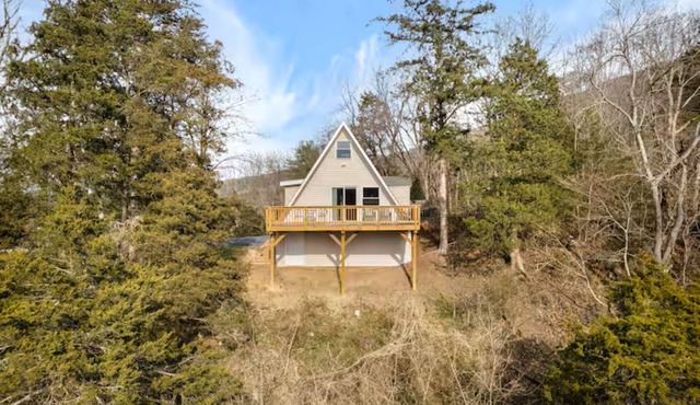 MountainWaters - Mtn, River, Relax! - Hottub, Private Riverfront, Firepit.