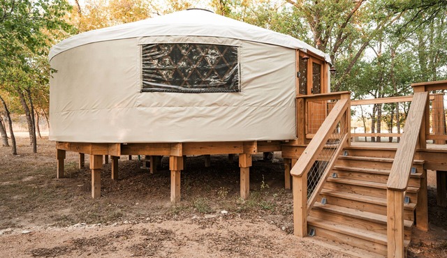 Mourning Dove Yurt! Cold A/C! Hot Tub! Medina River Access ! Close to Town!