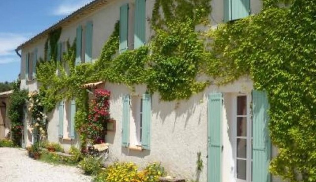 MOUSTIERS SAINTE MARIE INDEPENDENT APARTMENT IN PRETTY CLOSE VIEW AND QUIET