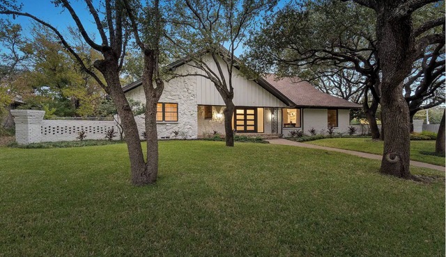 Move-In Ready Luxury: Stunning 5-Bed Furnished Gem in Preston Hollow
