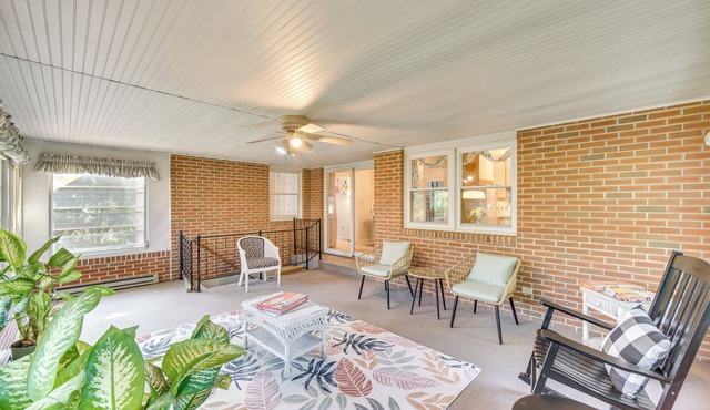 Movie Room & Home Gym: Sinking Spring Home!