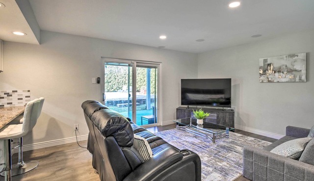 Movie Room & Private Pool: Richardson Retreat