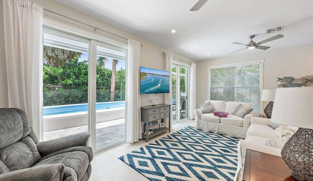 Movie Theater, Heated Pool, & Sauna - Luxe 4BR