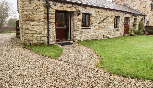 MOWHAY COTTAGE, romantic, character holiday cottage in East Taphouse