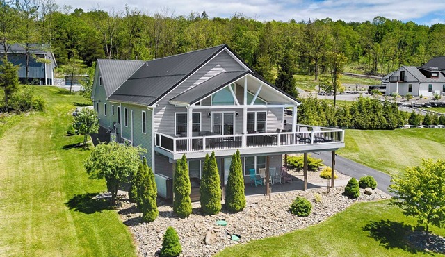 Moxie on the Lake: Relaxing Pet Friendly Seneca Lake Getaway!