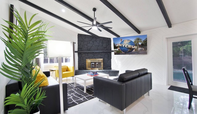 Moxy Luxe - Charming 4-bedroom house with AC and WiFi in delightful Casselberry