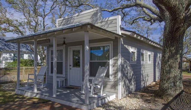 Mr. Bennies Cafe in Harkers Island, NC (Pet Friendly)