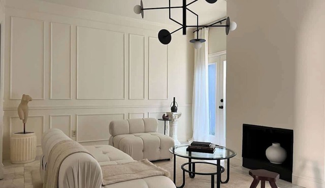 Mr. Nomad: Artistic Abode in Uptown